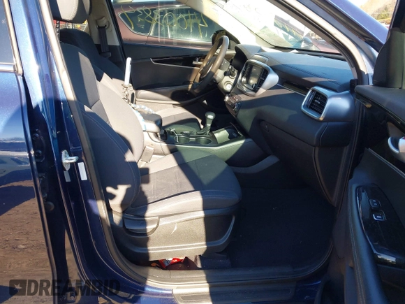 2019 Kia Sorento LX with VIN 5XYPGDA30KG469564, listed as a IAAI auction lot 41003834 with 138,617 mi miles. Bid and sale history available at carsss.com. Image 5.