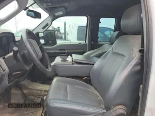 2015 Ford F-250 XLT z VIN 1FT7X2B62FEA41846, wystawiony jako IAAI lot #42740615 z przebiegiem 179 837 mil mil oraz . Historia ofert i sprzedaży dostępna na DreamBid. Obrazek 19.
