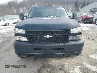 2005 Chevrolet Silverado 3500 SRW LT with VIN 1GCHK33265F951268, listed as a Copart auction lot 45678325 with 349,803 mi miles and Salvage Title. Bid and sale history available at carsss.com. Image 5.
