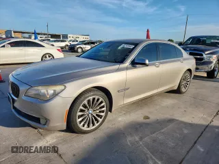2012 BMW 7 Series 740Li z VIN WBAKB4C59CC576610, wystawiony jako Copart lot #62762465 z przebiegiem 128 073 mil mil oraz Czysty tytuł • Clean title. Historia ofert i sprzedaży dostępna na DreamBid. Obrazek 1.