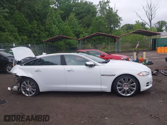 2015 Jaguar XJ Portfolio с VIN SAJWJ2GD2F8V90256, выставлен на аукционе IAAI как лот 42311335 с пробегом 123 299 миль миль и . История ставок и продаж доступна на DreamBid. Изображение 12.