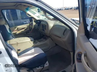 2001 Lincoln Navigator z VIN 5LMFU28R51LJ32175, wystawiony jako IAAI lot #41473282 z przebiegiem 231 832 mil mil oraz . Historia ofert i sprzedaży dostępna na DreamBid. Obrazek 5.