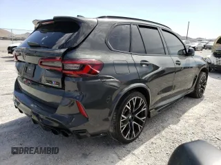 2022 BMW X5 M z VIN 5YMJU0C09N9L15281, wystawiony jako Copart lot #53771493 z przebiegiem Nie podano mil oraz . Historia ofert i sprzedaży dostępna na DreamBid. Obrazek 3.