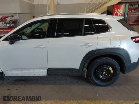2023 Mazda CX-50 S Premium Plus z VIN 7MMVABEM5PN137829, wystawiony jako IAAI lot #42100783 z przebiegiem 22 209 mil mil oraz . Historia ofert i sprzedaży dostępna na DreamBid. Obrazek 6.