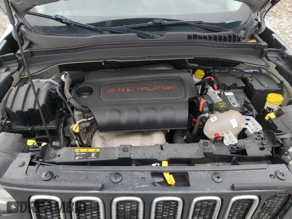 2017 Jeep Renegade Latitude with VIN ZACCJABB3HPF68585, listed as a Copart auction lot 47845205 with 136,476 mi miles and Clean Title. Bid and sale history available at carsss.com. Image 12.