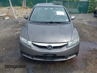 2009 Honda Civic z VIN 1HGFA15999L023648, wystawiony jako IAAI lot #42292289 z przebiegiem 279 822 mil mil oraz . Historia ofert i sprzedaży dostępna na DreamBid. Obrazek 6.