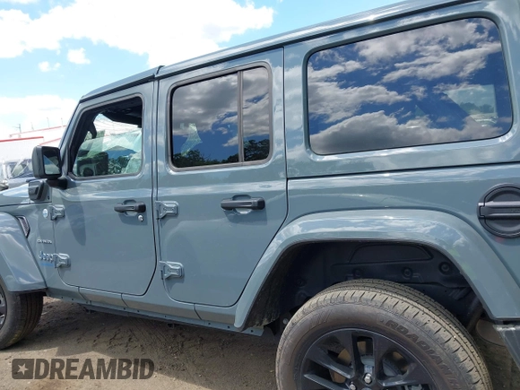 2024 Jeep Wrangler Sahara with VIN 1C4RJXP68RW270112, listed as a IAAI auction lot 42193921 with 23,792 mi miles and . Bid and sale history available at DreamBid. Image 13.