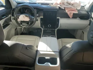 2024 GMC Acadia AWD Denali z VIN 1GKENRKS3RJ181407, wystawiony jako Copart lot #44976135 z przebiegiem 8 337 mil mil oraz Czysty tytuł • Clean title. Historia ofert i sprzedaży dostępna na DreamBid. Obrazek 8.