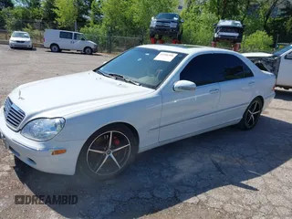 2000 Mercedes-Benz S-Class with VIN WDBNG70JXYA019842, listed as a IAAI auction lot 42056906 with 343,597 mi miles. Bid and sale history available at carsss.com. Image 2.
