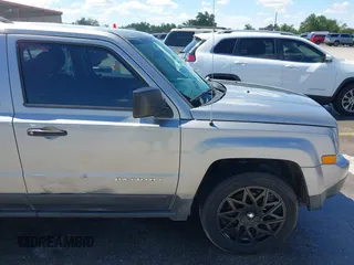 2014 Jeep Patriot Sport z VIN 1C4NJPBA7ED818830, wystawiony jako IAAI lot #42216964 z przebiegiem 144 909 mil mil oraz . Historia ofert i sprzedaży dostępna na DreamBid. Obrazek 18.