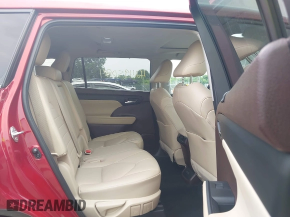 2021 Toyota Highlander XLE with VIN 5TDGZRBH4MS544628, listed as a IAAI auction lot 42495084 with 82,497 mi miles and . Bid and sale history available at DreamBid. Image 8.