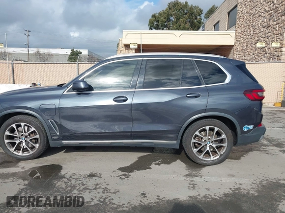 2021 BMW X5 xDrive45e with VIN 5UXTA6C09M9D26035, listed as a IAAI auction lot 41788981 with 60,571 mi miles and . Bid and sale history available at DreamBid. Image 14.