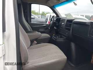 2013 Chevrolet Express Cargo z VIN 1GCWGFBA5D1110640, wystawiony jako IAAI lot #42177906 z przebiegiem 204 672 mil mil oraz . Historia ofert i sprzedaży dostępna na DreamBid. Obrazek 5.
