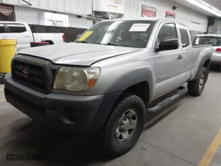 2007 Toyota Tacoma PreRunner with VIN 5TETU62N87Z457176, listed as a IAAI auction lot 41730452 with 211,064 mi miles. Bid and sale history available at carsss.com. Image 2.