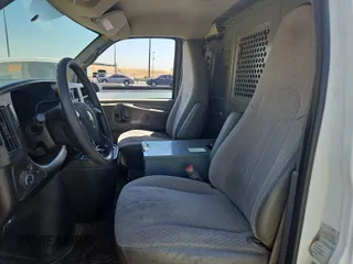 2012 Chevrolet Express Cargo z VIN 1GCWGFCA8C1179156, wystawiony jako IAAI lot #42619582 z przebiegiem 168 910 mil mil oraz . Historia ofert i sprzedaży dostępna na DreamBid. Obrazek 31.