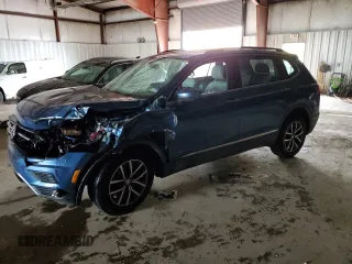 2020 Volkswagen Tiguan SE z VIN 3VV3B7AX5LM017570, wystawiony jako Copart lot #57643425 z przebiegiem Nie podano mil oraz Nie do naprawy • Non repairable. Historia ofert i sprzedaży dostępna na DreamBid. Obrazek 1.