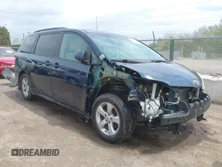 2011 Toyota Sienna LE AAS with VIN 5TDKK3DC8BS019582, listed as a IAAI auction lot 42146502 with 137,601 mi miles. Bid and sale history available at carsss.com. Image 1.