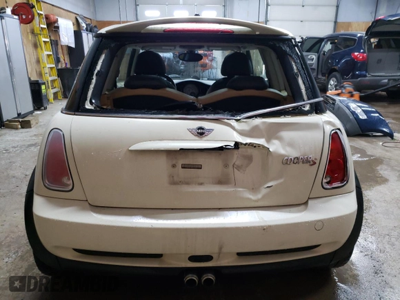 2005 MINI Hardtop S with VIN WMWRE33485TD93762, listed as a Copart auction lot 52388305 with 94,715 mi miles and Clean Title. Bid and sale history available at DreamBid. Image 6.