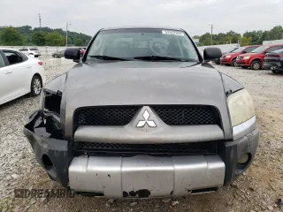2006 Mitsubishi Raider Duro Cross z VIN 1Z7HC38K76S537788, wystawiony jako Copart lot #63922994 z przebiegiem 331 015 mil mil oraz Nie do naprawy • Non repairable. Historia ofert i sprzedaży dostępna na DreamBid. Obrazek 5.