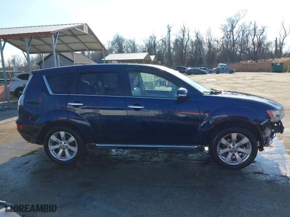 2010 Mitsubishi Outlander GT with VIN JA4JT5AX3AZ015815, listed as a IAAI auction lot 41517180 with 122,020 mi miles. Bid and sale history available at carsss.com. Image 14.