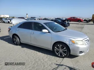 2010 Toyota Camry z VIN 4T1BF3EK0AU006776, wystawiony jako Copart lot #58246615 z przebiegiem 222 002 mil mil oraz Szkoda całkowita • Salvage title. Historia ofert i sprzedaży dostępna na DreamBid. Obrazek 4.