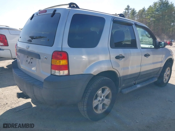 2006 Ford Escape XLT with VIN 1FMYU93146KA41949, listed as a IAAI auction lot 42103938 with 138,902 mi miles. Bid and sale history available at carsss.com. Image 4.