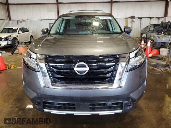 2024 Nissan Pathfinder SL z VIN 5N1DR3CD6RC272468, wystawiony jako Copart lot #58295815 z przebiegiem 5 147 mil mil oraz Szkoda całkowita • Salvage title. Historia ofert i sprzedaży dostępna na DreamBid. Obrazek 5.