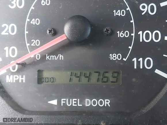 1998 Toyota Sienna LE with VIN 4T3ZF13C1WU052050, listed as a IAAI auction lot 41921780 with 144,769 mi miles. Bid and sale history available at carsss.com. Image 12.
