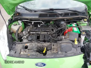 2014 Ford Fiesta Titanium z VIN 3FADP4FJ8EM165941, wystawiony jako IAAI lot #42221629 z przebiegiem 105 582 mil mil oraz . Historia ofert i sprzedaży dostępna na DreamBid. Obrazek 10.
