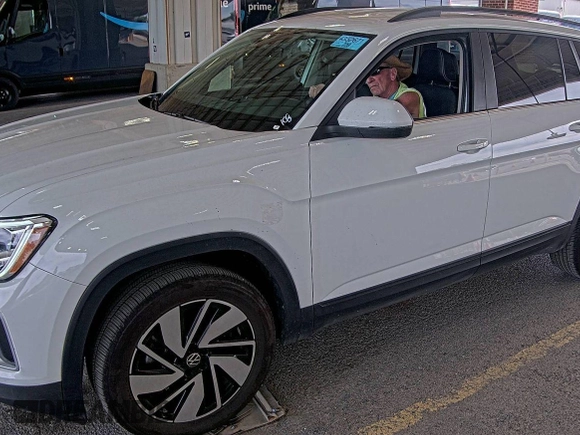 2024 Volkswagen Atlas SE с VIN 1V2HR2CA1RC581530, выставлен на аукционе IAAI как лот 42678533 с пробегом 13 359 миль миль и . История ставок и продаж доступна на DreamBid. Изображение 1.