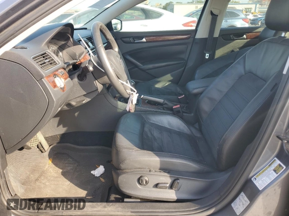 2013 Volkswagen Passat SEL Premium z VIN 1VWCN7A36DC135095, wystawiony jako Copart lot #57338905 z przebiegiem 151 843 mil mil oraz Szkoda całkowita • Salvage title. Historia ofert i sprzedaży dostępna na DreamBid. Obrazek 7.