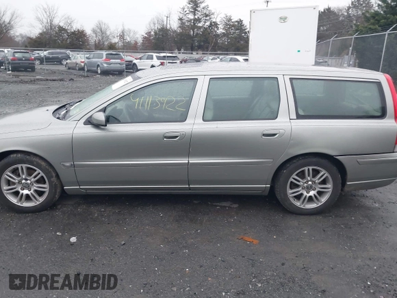 2006 Volvo V70 2.4L with VIN YV1SW640X62590834, listed as a IAAI auction lot 41113922 with 253,254 mi miles. Bid and sale history available at carsss.com. Image 14.