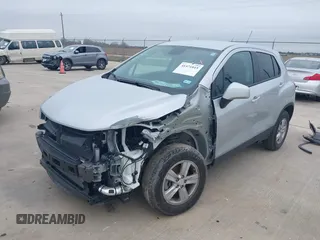 2022 Chevrolet Trax LS with VIN KL7CJNSM1NB527142, listed as a IAAI auction lot 41571815 with 13,136 mi miles. Bid and sale history available at carsss.com. Image 6.