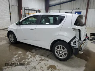 2020 Chevrolet Sonic LT z VIN 1G1JG6SB2L4117800, wystawiony jako Copart lot #55223025 z przebiegiem 79 777 mil mil oraz Szkody całkowita. Historia ofert i sprzedaży dostępna na DreamBid. Obrazek 2.