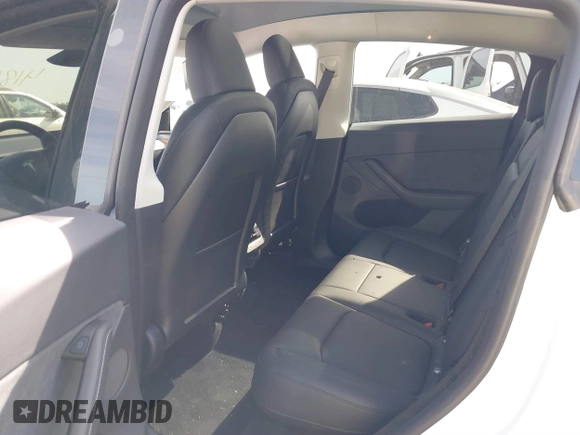 2025 Tesla Model Y Long Range z VIN 7SAYGDED7SA373784, wystawiony jako IAAI lot #41881719 z przebiegiem 1 192 mil mil oraz . Historia ofert i sprzedaży dostępna na DreamBid. Obrazek 8.