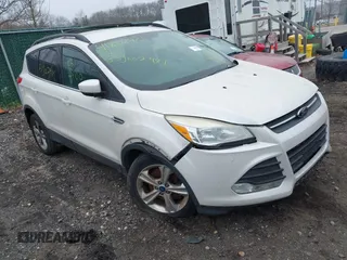2013 Ford Escape SE with VIN 1FMCU9G96DUC32901, listed as a IAAI auction lot 41852421 with 999,999 mi miles. Bid and sale history available at carsss.com. Image 1.