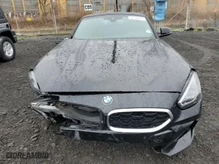 2025 BMW Z4 sDrive30i with VIN WBAHF3C06SWY43759, listed as a Copart auction lot 52188975 with 1,638 mi miles and Salvage Title. Bid and sale history available at carsss.com. Image 5.