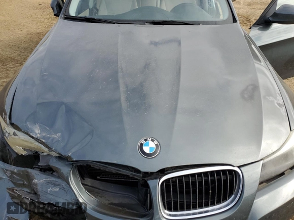 2011 BMW 3 Series 328i z VIN WBAPH5C52BA445975, wystawiony jako Copart lot #54179105 z przebiegiem 117 147 mil mil oraz Szkoda całkowita • Salvage title. Historia ofert i sprzedaży dostępna na DreamBid. Obrazek 11.