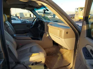 2003 Chevrolet Suburban LS with VIN 1GNEC16T43J269726, listed as a IAAI auction lot 41109855 with 122,820 mi miles. Bid and sale history available at carsss.com. Image 5.
