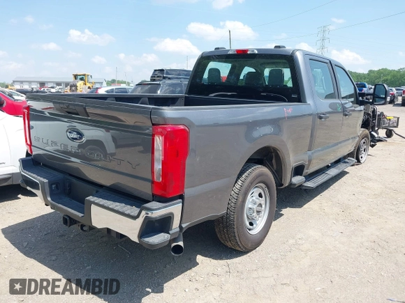 2023 Ford F-250 XL z VIN 1FT7W2AA9PEE21227, wystawiony jako IAAI lot #42277343 z przebiegiem 14 957 mil mil oraz . Historia ofert i sprzedaży dostępna na DreamBid. Obrazek 4.