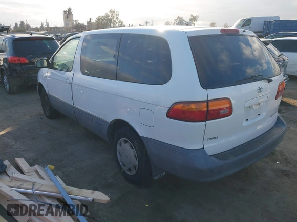 2000 Toyota Sienna CE with VIN 4T3GF19CXYU297351, listed as a IAAI auction lot 41086347 with 40,258 mi miles. Bid and sale history available at carsss.com. Image 3.