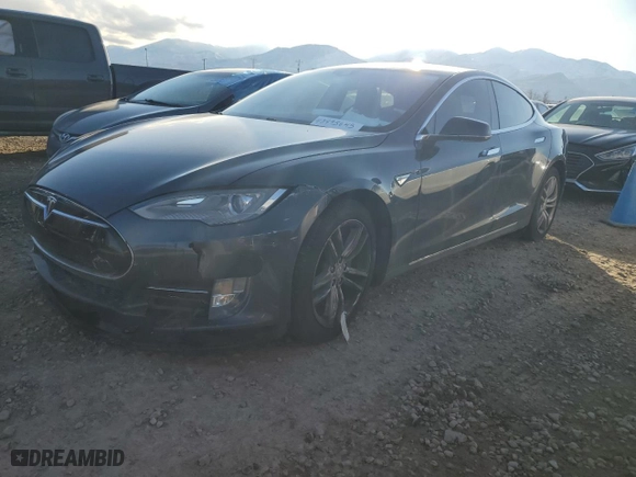 2016 Tesla Model S 90D with VIN 5YJSA1E24GF123270, listed as a Copart auction lot 43475645 with 0 mi miles and Salvage Title. Bid and sale history available at carsss.com. Image 1.