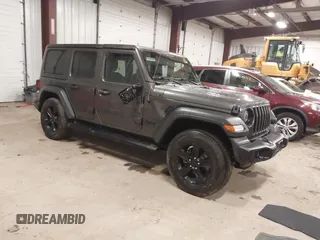 2020 Jeep Wrangler Unlimited Sport S z VIN 1C4HJXDN2LW345787, wystawiony jako IAAI lot #41079461 z przebiegiem 53 383 mil mil oraz . Historia ofert i sprzedaży dostępna na DreamBid. Obrazek 1.
