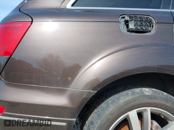 2011 Audi Q7 3.0L TDI Premium Plus with VIN WA1LMAFE9BD005066, listed as a IAAI auction lot 41781981 with 164,428 mi miles. Bid and sale history available at carsss.com. Image 15.