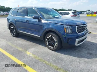 2025 Kia Telluride S with VIN 5XYP64GC0SG581646, listed as a IAAI auction lot 42063284 with 12,561 mi miles and . Bid and sale history available at DreamBid. Image 1.