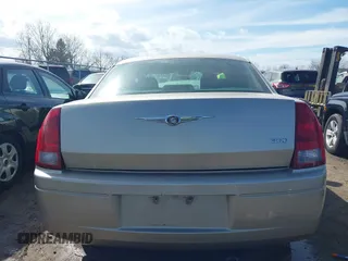 2006 Chrysler 300 с VIN 2C3LA43R16H513617, выставлен на аукционе IAAI как лот 41833601 с пробегом Не указан миль и . История ставок и продаж доступна на DreamBid. Изображение 16.