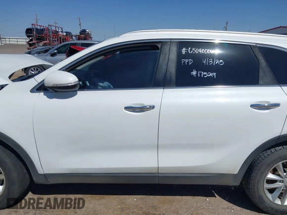 2017 Kia Sorento LX z VIN 5XYPG4A34HG250888, wystawiony jako IAAI lot #41993205 z przebiegiem 58 317 mil mil oraz . Historia ofert i sprzedaży dostępna na DreamBid. Obrazek 14.