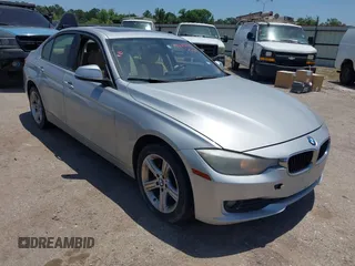 2012 BMW 3 Series 328i z VIN WBA3A5C59CFJ88837, wystawiony jako IAAI lot #42251332 z przebiegiem 135 625 mil mil oraz . Historia ofert i sprzedaży dostępna na DreamBid. Obrazek 1.