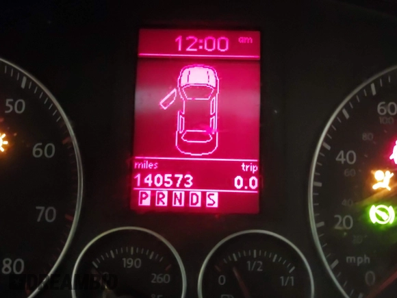 2006 Volkswagen Jetta 2.5L z VIN 3VWSF71K46M803364, wystawiony jako IAAI lot #42095403 z przebiegiem 140 573 mil mil oraz . Historia ofert i sprzedaży dostępna na DreamBid. Obrazek 7.
