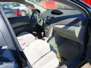 2009 Toyota Yaris z VIN JTDBT903291338232, wystawiony jako IAAI lot #41699916 z przebiegiem Nie podano mil oraz . Historia ofert i sprzedaży dostępna na DreamBid. Obrazek 5.